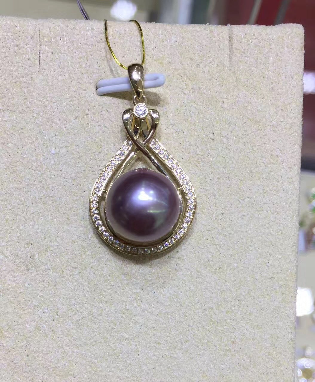 Bright Purple Edison Freshwater Pearl Pendant Cypto-OS